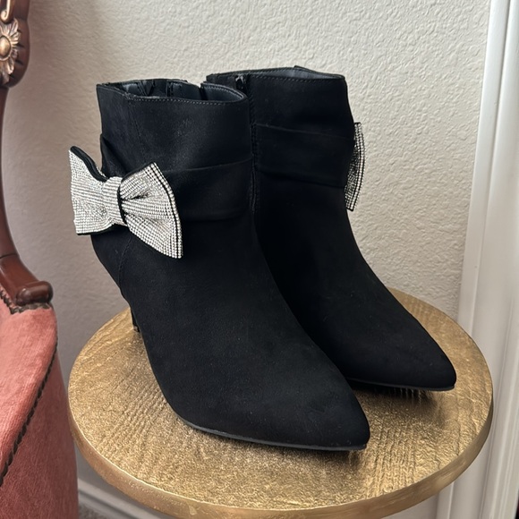 Torrid black/silver rhinestone bow, stiletto ankle bootie size 10WW (wide), NWOT - Picture 3 of 12